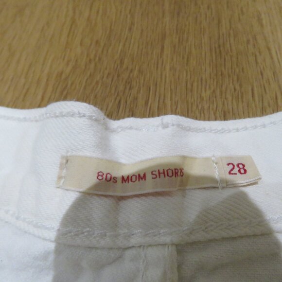 LEVI'S 80's Mom Shorts in White Denim Minimalist Preppy Quiet Luxury Size 28 - Picture 12 of 13